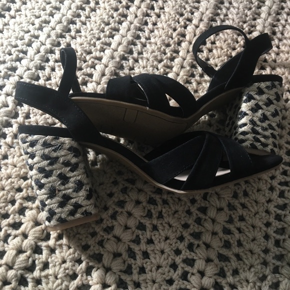 Fergalicious heels by Fergie open toe 3 1/2 “ heel - Picture 11 of 12